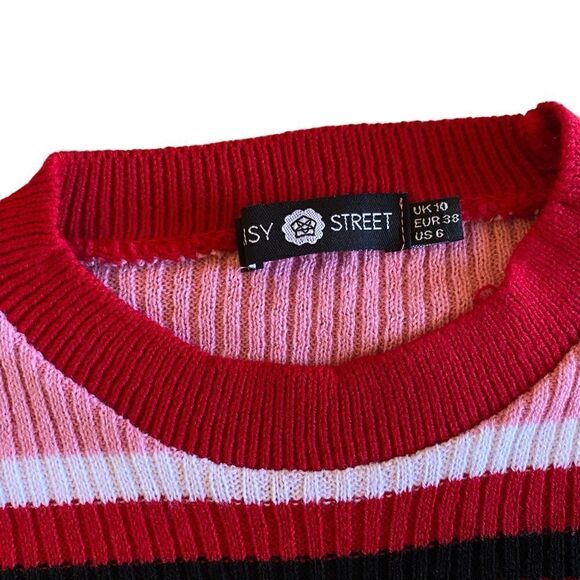 EUC Sweet Little Pink and Red Daisy Street Short Sleeve Sweater - Picture 5 of 9